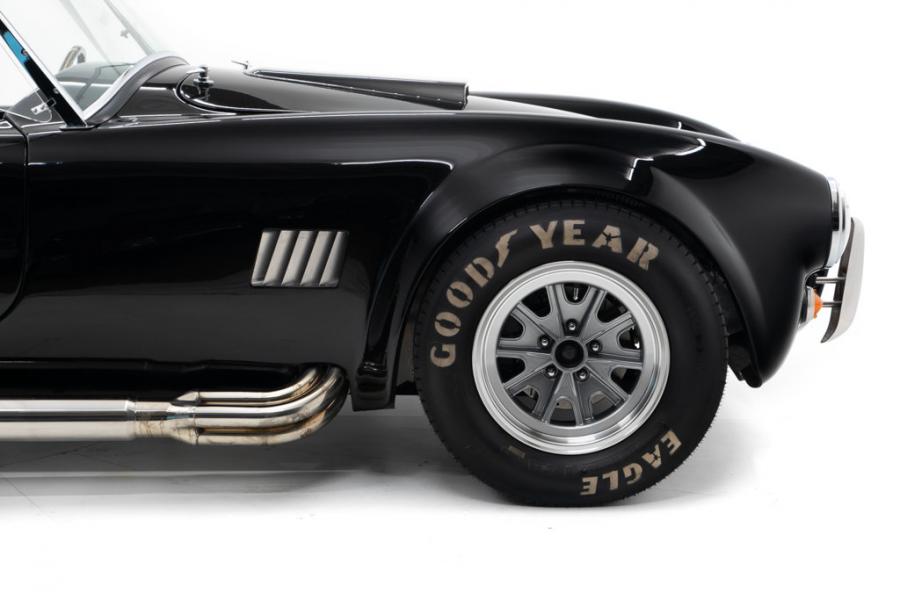 Детали экстерьера Shelby Cobra by Factory Five 2018 года  (фото 9 из 93)